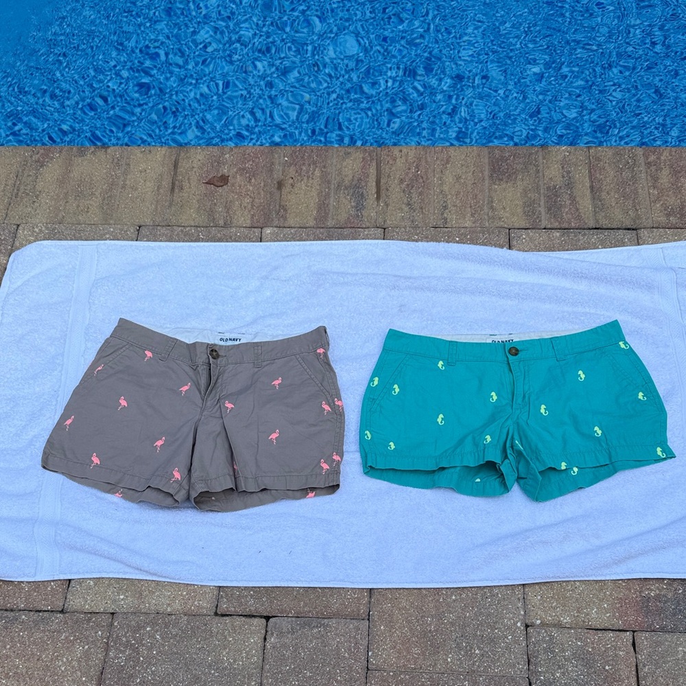 Old Navy Women's Tan Flamingo and Teal Seahorse Shorts